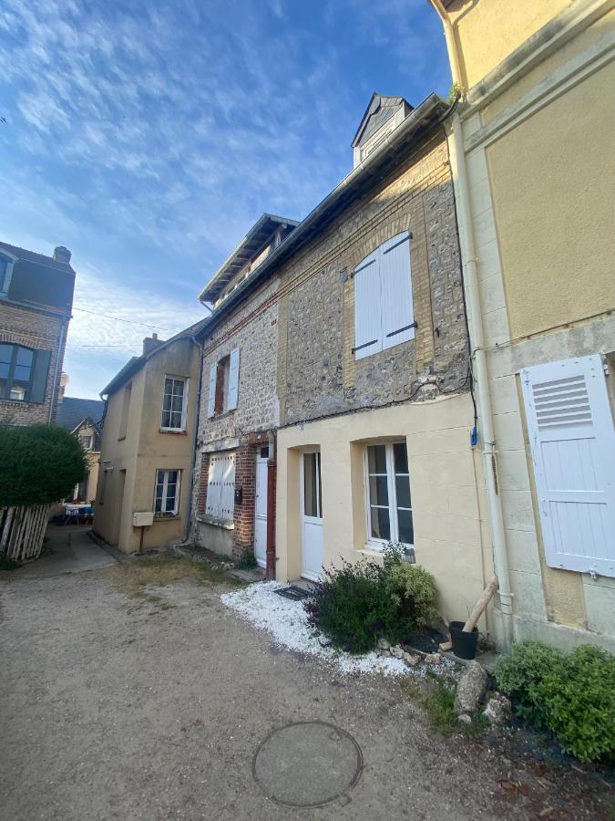 Charmante Maison Au Coeur De Villerville Eksteriør billede